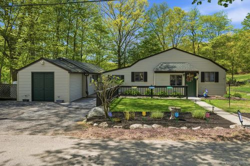 16 Sunset Pl, North Salem, NY, 10560-1301 | Card Image
