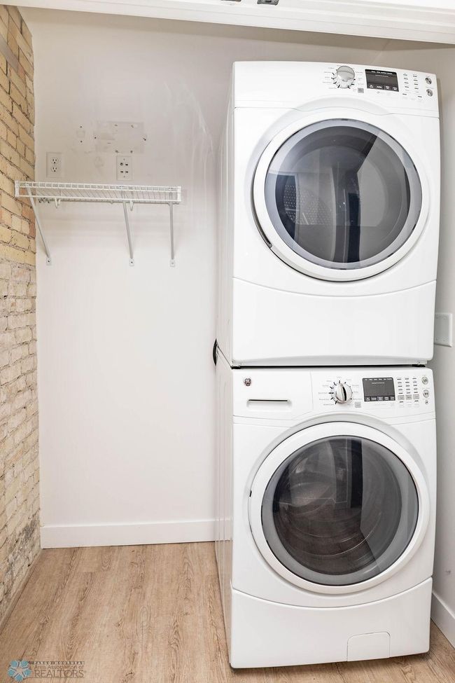 Laundry/Coat closet | Image 17