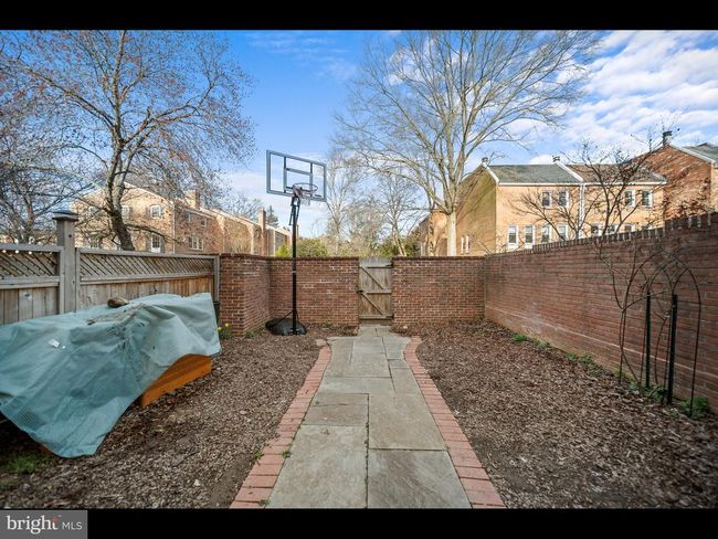 1609 Dunterry Pl, Townhouse with 3 bedrooms, 4 bathrooms and null parking in MCLEAN VA | Image 36