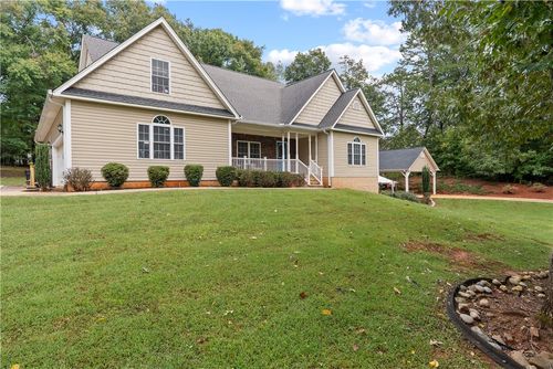 605 Bryant Crossing Dr, West Union, SC, 29696-3509 | Card Image