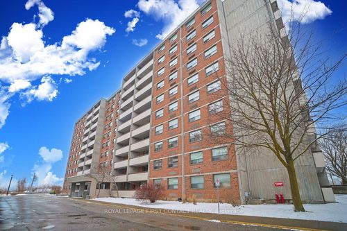 808-20 William Roe Blvd, Newmarket, ON, L3Y5V6 | Card Image