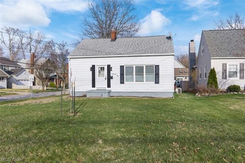 3041 Hudson Dr, Cuyahoga Falls, OH, 44221-1962 | Card Image