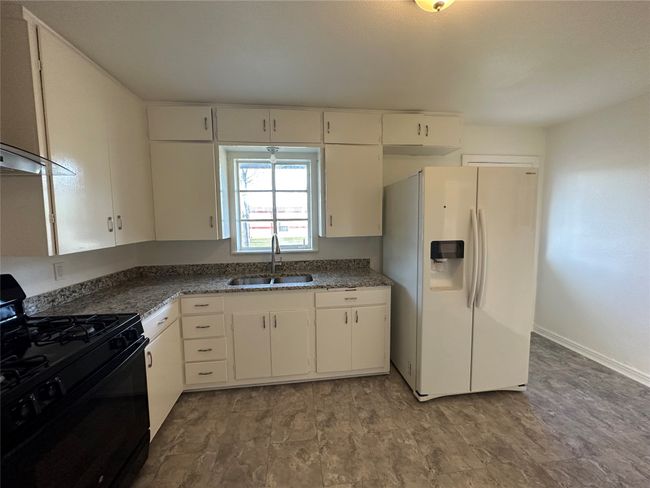 315 W Main St, Home with 2 bedrooms, 1 bathrooms and null parking in Midlothian TX | Image 11