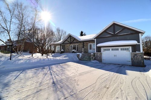 8136 Rue Du Petit-St-Charles, Mirabel, QC, J7N2E3 | Card Image