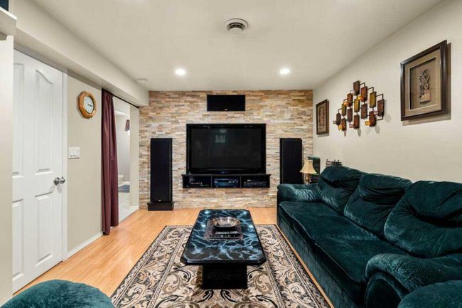 2439 41 Street Se, Home with 4 bedrooms, 2 bathrooms and 5 parking in Calgary AB | Image 27