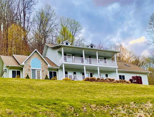 302 Davy Crockett Dr, Maggie Valley, NC, 28751-8611 | Card Image