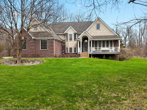1800 Teggerdine Rd, White Lake, MI, 48386-1748 | Card Image