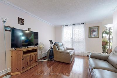 823 - 4645 Jane St, Condo with 2 bedrooms, 1 bathrooms and 1 parking in North York ON | Image 3