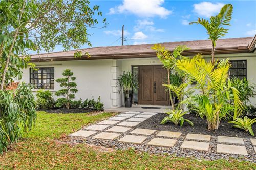 1111 Nw 70th Ter, Plantation, FL, 33313-6031 | Card Image