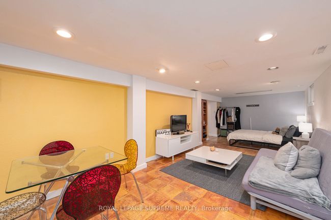 25 Parkchester Rd, House other with 3 bedrooms, 3 bathrooms and 6 parking in North York ON | Image 29