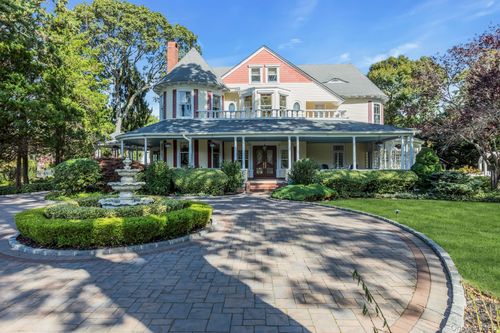 661 Middle Rd, Bayport, NY, 11705-1917 | Card Image