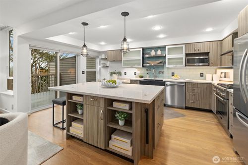 a103-7250 Old Redmond Rd, Redmond, WA, 98052-6840 | Card Image