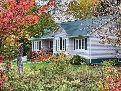 688 East Uniacke Road, Mount Uniacke, NS, B0N1Z0 | Card Image