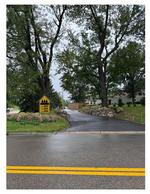 1096 Woodbury Dr, Woodbury, MN, 55125-9211 | Card Image