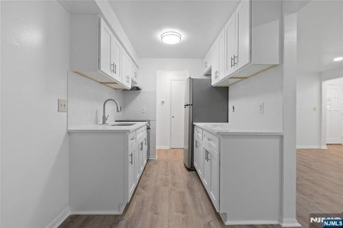 325 Westervelt Pl, Lodi, NJ, 07644-1214 | Card Image