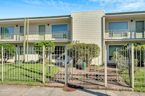 801 Henry Clay Ave, New Orleans, LA, 70118-5863 | Card Image