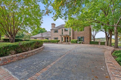 27030 Masters Pkwy, Spicewood, TX, 78669-1324 | Card Image