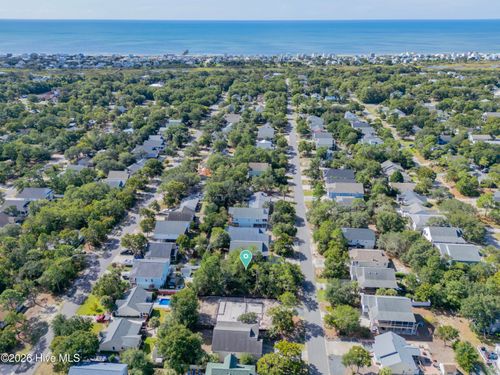 136 Ne 12th St, Oak Island, NC, 28465-6405 | Card Image