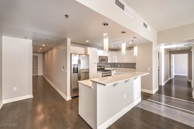 UNIT-810 - 150 Las Vegas Blvd N, Condo with 2 bedrooms, 2 bathrooms and null parking in Las Vegas NV | Image 6