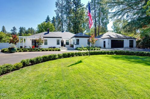 123 Vancouver Ave, Medford, OR, 97504-7420 | Card Image