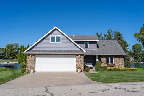 1067 Crown Point Dr, Weidman, MI, 48893-9374 | Card Image