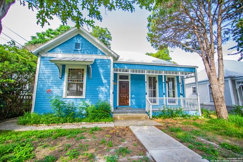 627 E Guenther St, San Antonio, TX, 78210-1424 | Card Image