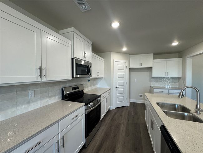 Whether you're a seasoned chef or an aspiring foodie, this kitchen is poised to elevate your gastronomic adventures. | Image 8