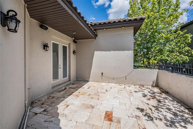 Courtyard patio off the Kitchen | Image 43