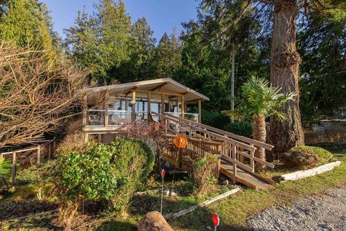 1618 Ocean Beach Espl, Gibsons, BC, V0N1V5 | Card Image
