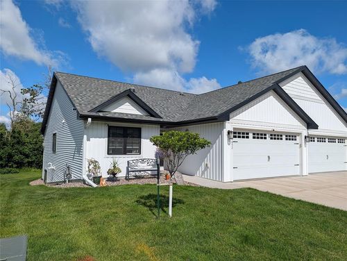4852 Waylon St, Eau Claire, WI, 54703-3717 | Card Image