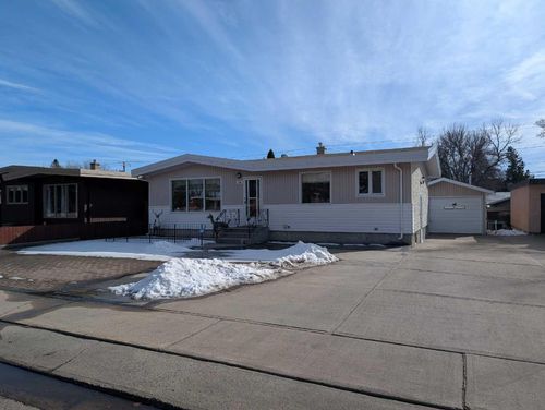309 12 St Ne, Medicine Hat, AB, T1A5T8 | Card Image