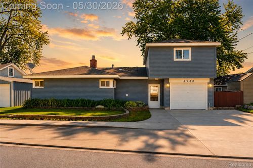 2082 Kingston St, White Lake, MI, 48386-1613 | Card Image