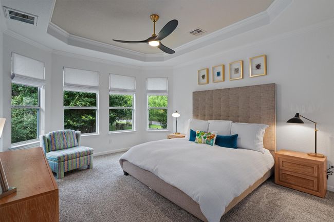 Spacious Primary Suite on Main Floor | Image 15