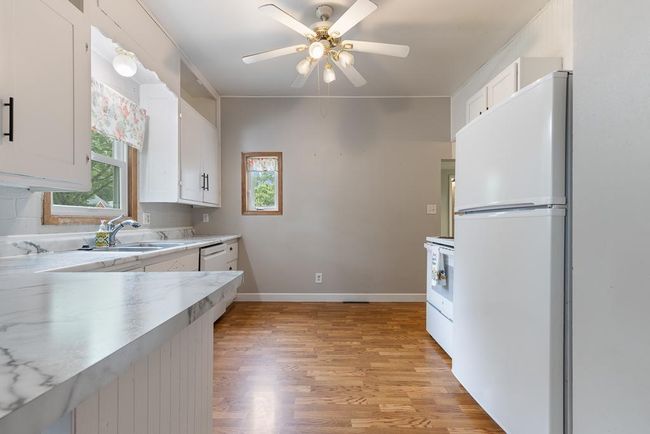 901 N 4 Th St, House other with 4 bedrooms, 3 bathrooms and null parking in Marshall MN | Image 16