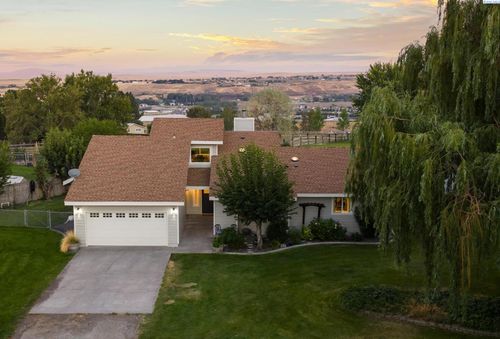 101105 E Vaca Rd, Kennewick, WA, 99338-9337 | Card Image