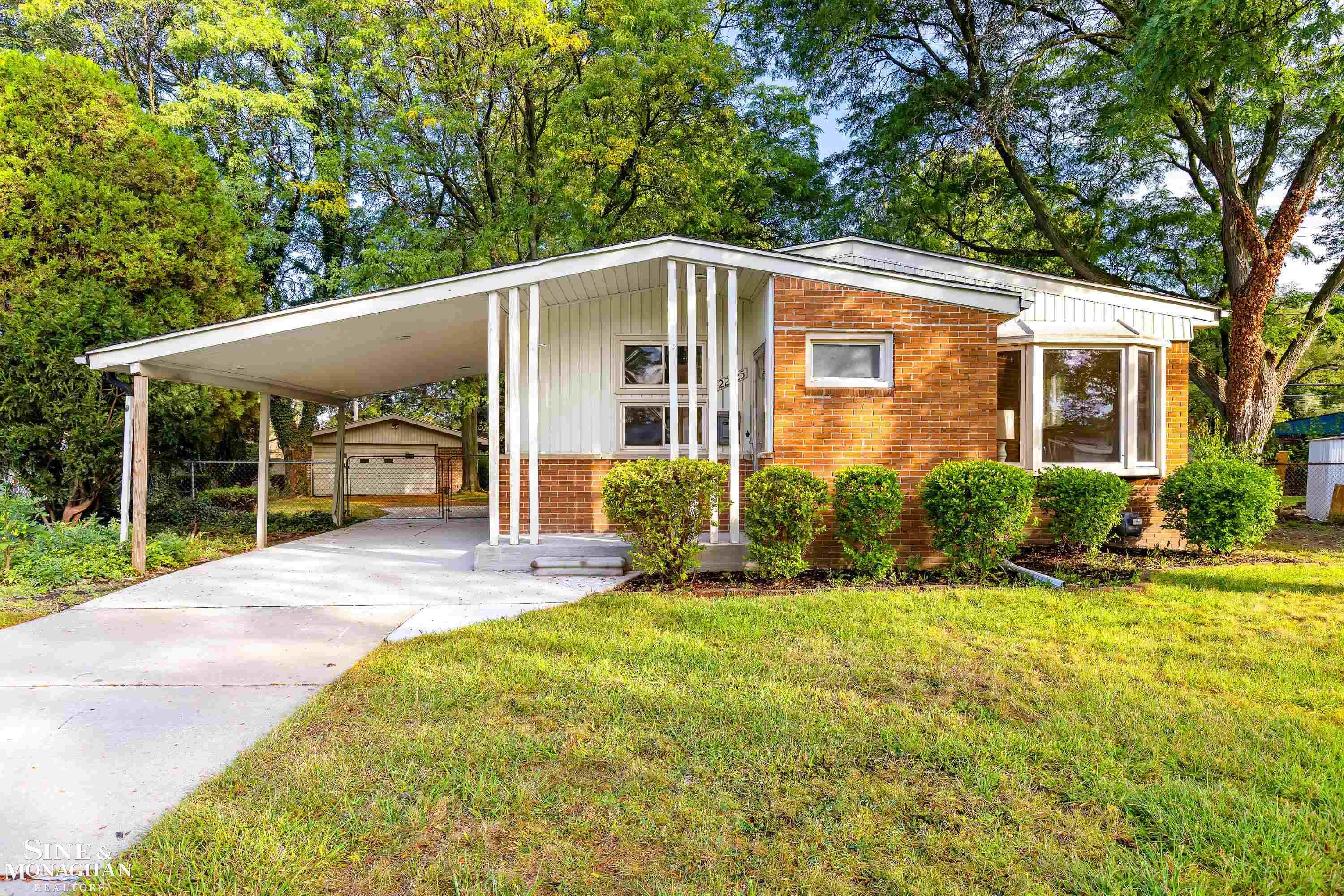 Sunnyside St, Saint Clair Shores, MI 48080