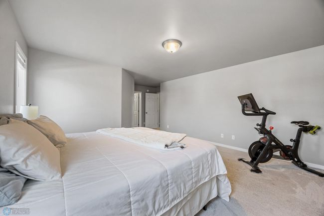 Primary Bedroom | Image 15