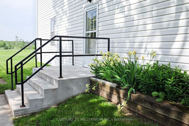 835526 4 Th Line, Home with 4 bedrooms, 2 bathrooms and 10 parking in Mono ON | Image 17