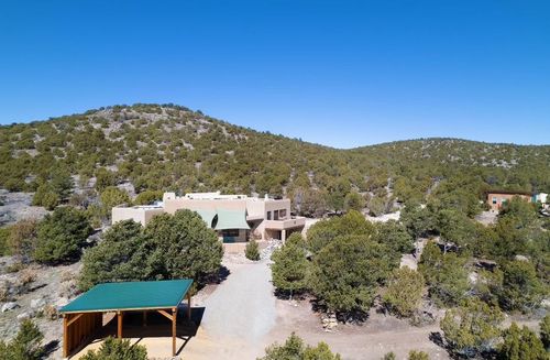 100 Lobo Ranch Rd, Arroyo Hondo, NM, 87513-8027 | Card Image