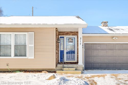 317 Oakwood Dr, Flushing, MI, 48433-1880 | Card Image