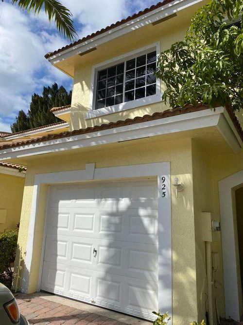 925 Imperial Lake Rd, West Palm Beach, FL, 33413-1075 | Card Image