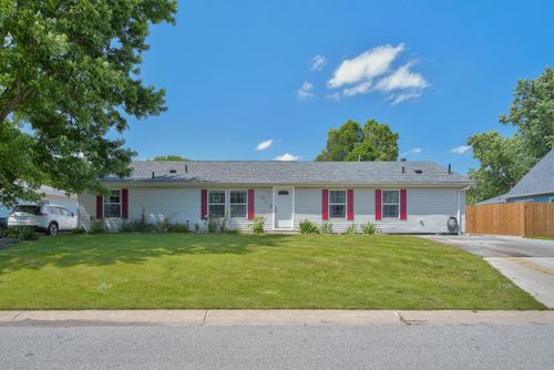 371 Pinewood Dr, Valparaiso, IN, 46385-8464 | Card Image