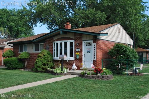 32759 Birchwood St, Westland, MI, 48186-7903 | Card Image