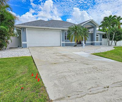 18652 Ohara Dr, House other with 3 bedrooms, 2 bathrooms and null parking in Port Charlotte FL | Image 3