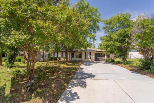 704 Vine St, Euless, TX, 76040-5371 | Card Image