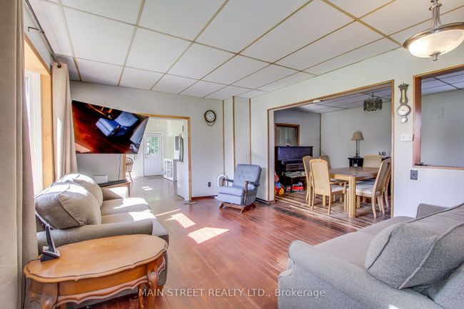 5984 3 Rd Line, House other with 4 bedrooms, 2 bathrooms and 15 parking in New Tecumseth ON | Image 4