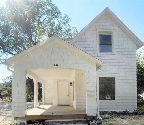 1216 S Cedar St, Ottawa, KS, 66067-3513 | Card Image