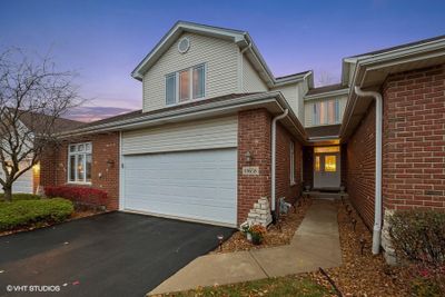 10658 Canterbury Drive, Townhouse with 2 bedrooms, 3 bathrooms and 2 parking in Mokena IL | Image 1