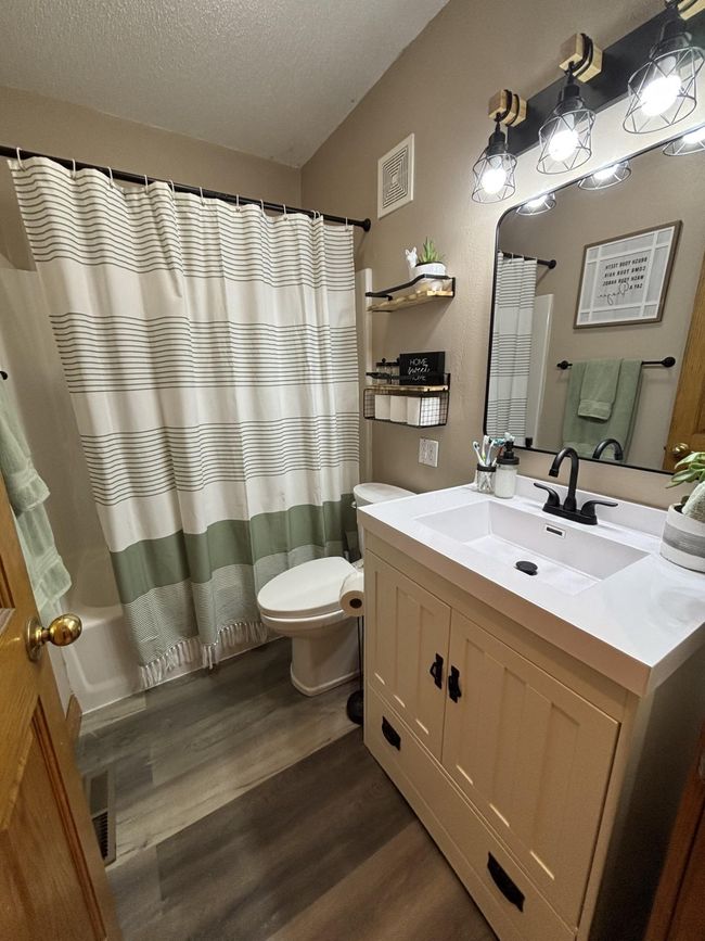 main bath.jpg | Image 11