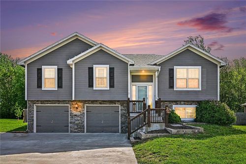 19205 Switchgrass Drive, Smithville, MO, 64089 | Card Image
